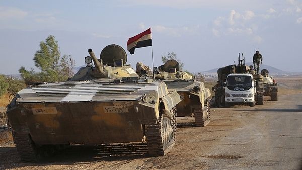 Xe thiết giáp quân đội Syria trên chiến trường ngoại ô Damascus
