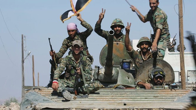 Binh sĩ quân đội Syria trên chiến trường tỉnh Homs