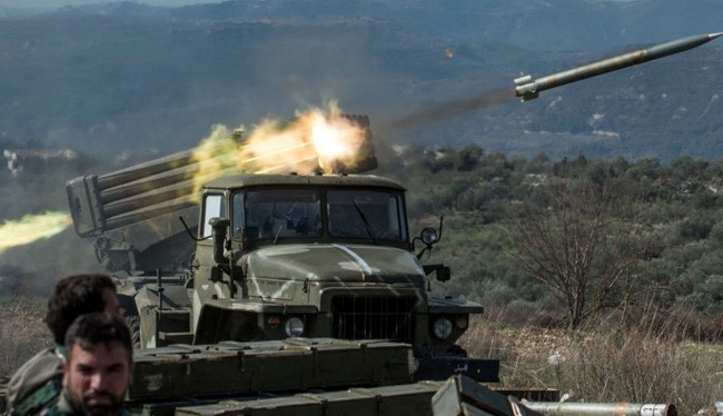 Pháo phản lực BM-21 quân đội Syria tấn công khu vực Wadi Barama