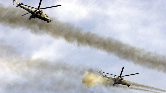 Trực thăng Nga không kích trên vùng sa mạc tỉnh Homs
