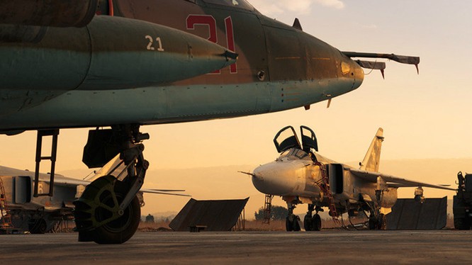 Su 25 cường kích chiến trường trên sân bay quân sự Hmeymin