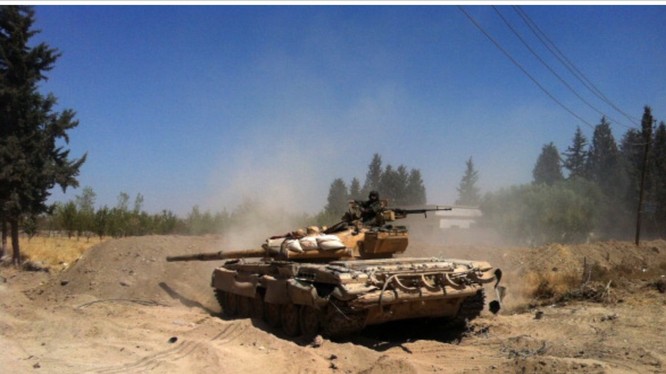 Xe tăng quân đội Syria tấn công ở Đông Ghouta