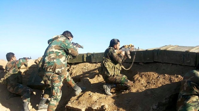 Quân đội Syria chiến đấu trên chiến trường Deir ez Zor