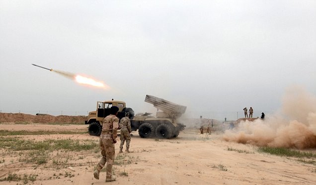 Quân đội Syria pháo kích trên chiến trường Palmyra