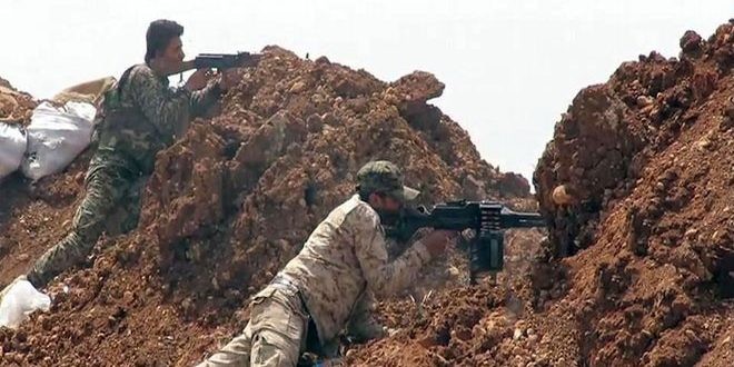 Binh sĩ quân đội Syria phòng ngự trên chiến trường Deir Ezzor