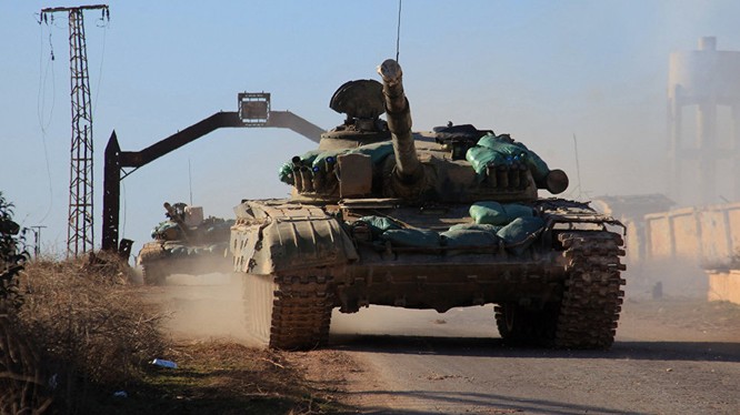 Xe tăng quân đội Syria tấn công trên chiến trường Khanaser