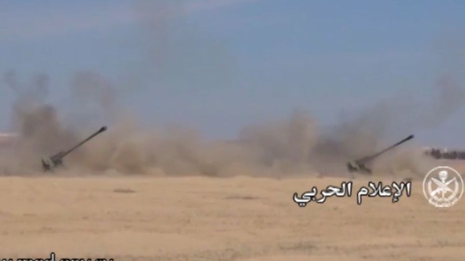 Pháo binh quân đội Syria gầm thét trên chiến trường sa mạc tỉnh Homs