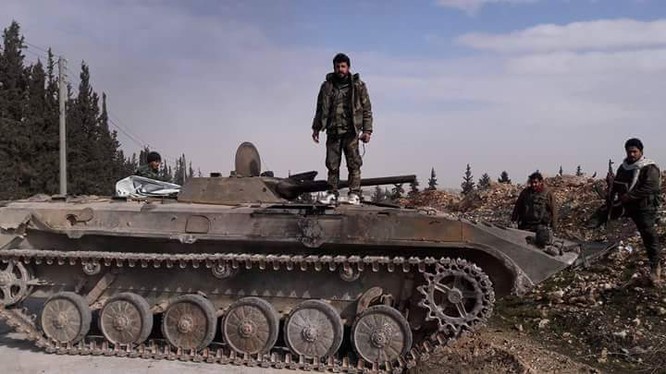 Một sĩ quan chỉ huy của lực lượng Tiger trên chiến trường Aleppo