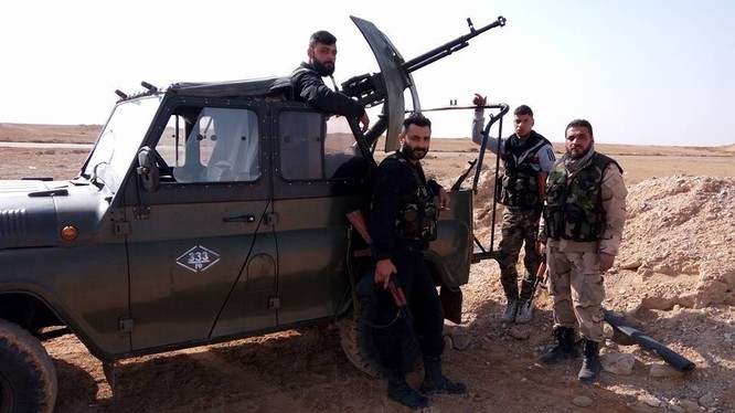 Binh sĩ quân đội Syria trên hướng tiến về mỏ khí gas Hayaan, Palmyra