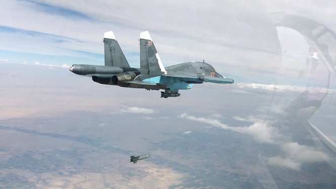 Máy bay ném bom chiến thuật Su-34 trên chiến trường Syria
