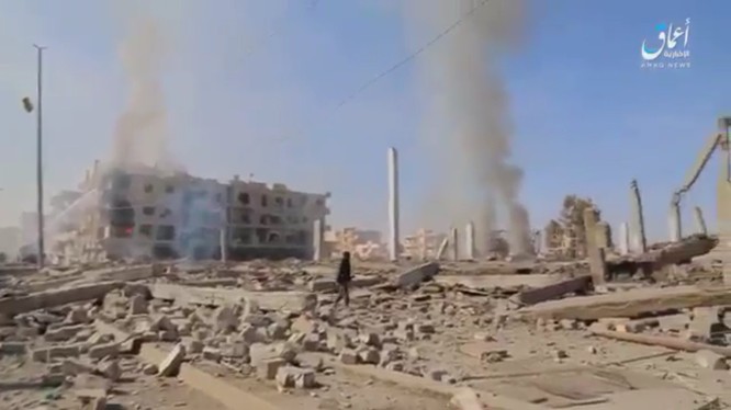 Thành phố Raqqa bị tàn phá trong các cuộc không kích