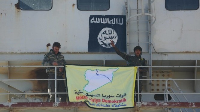 Lực lượng SDF đánh chiếm một ngôi làng từ IS