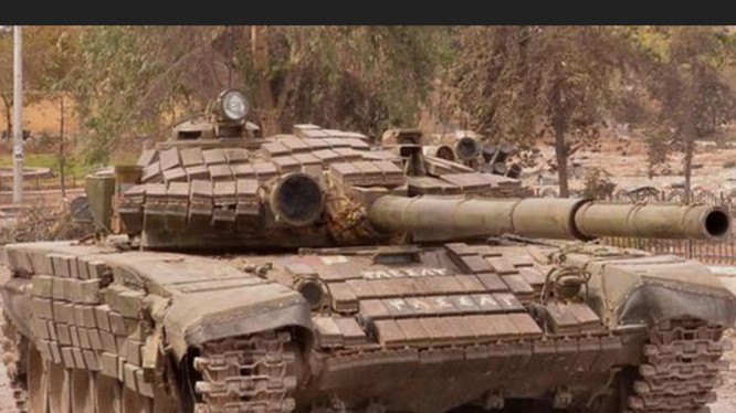 Xe tăng quân đội Syria trên chiến trường Deir Ezzor