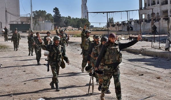 Binh sĩ quân đội Syria trên chiến trường phía đông tỉnh Hama