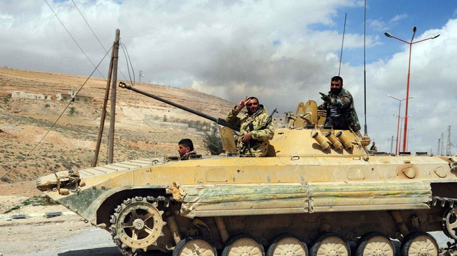 Xe bộ binh chiến đấu quân đội Syria trên chiến trường phía tây Aleppo