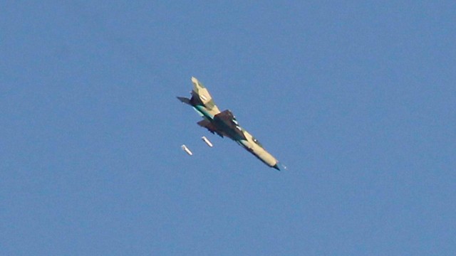 Không quân Syria không kích trên chiến trường