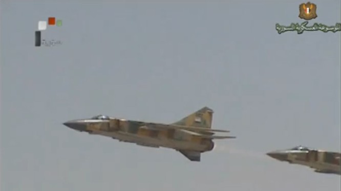 Không quân Syria tiến hành chiến dịch không kích IS