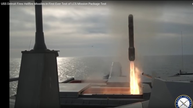 Tàu tuần duyên Mỹ thử nghiệm phóng tên lửa Hellfire phiên bản hải quân