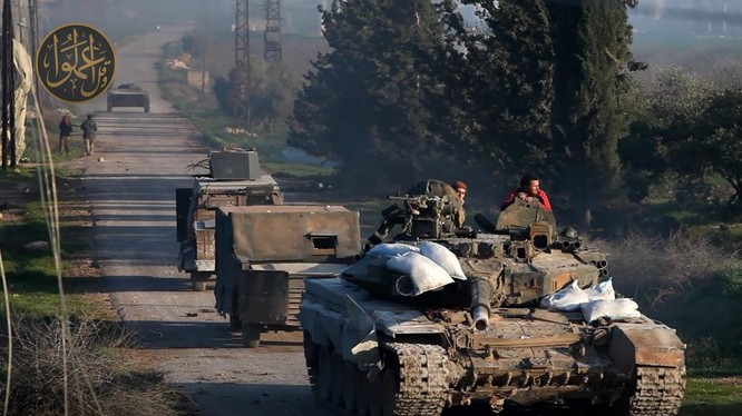 Xe tăng và xe đánh bom tự sát của Al-Qaeda Syria tiến công ở Hama