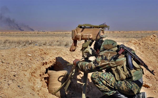 Một lính trinh sát Syria trên chiến trường Hama