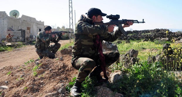 Binh sĩ quân đội Syria phục kích trên chiến trường Hama