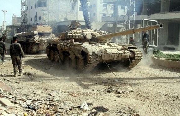 Xe tăng lực lượng Vệ binh Cộng hòa trên đường phố Deir Ezzor