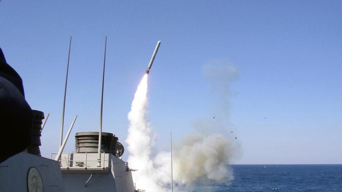 Hải qiuân Mỹ phóng tên lửa tomahawk trên biển (ảnh minh họa)