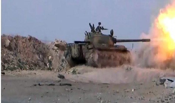 Xe tăng quân đội Syria pháo kích trên chiến trường Deir Ezzor