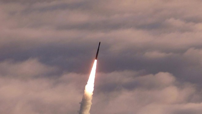 Tên lửa Minuteman III phóng lên từ California