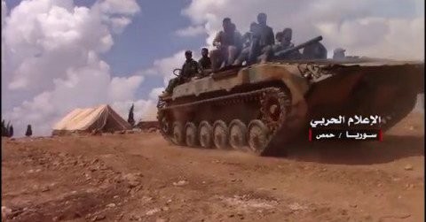 Xe thiết giáp của quân đội Syria trên chiến trường Deir Ezzor