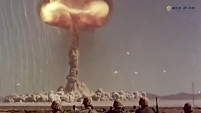 Video giải mật, Mỹ thử nghiệm vũ khí hạt nhân với binh sĩ thực trên chiến trường