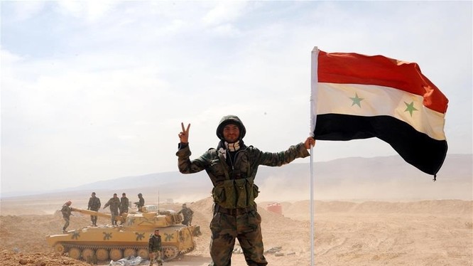 Quân đội Syria trên chiến trường sa mạc ngoại vi thành phố Palmyra (minh họa)