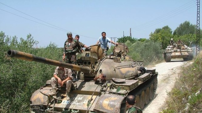 Xe tăng quân đội Syria trên chiến trường Sweida