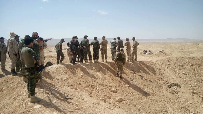 Các đơn vị quân đội Syria trên chiến trường sa mạc phía đông dãy nui Qalamoun