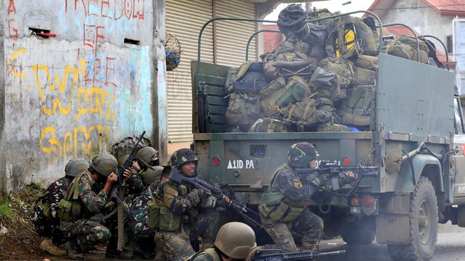 Giao chiến trên đường phố Marawi Philippines