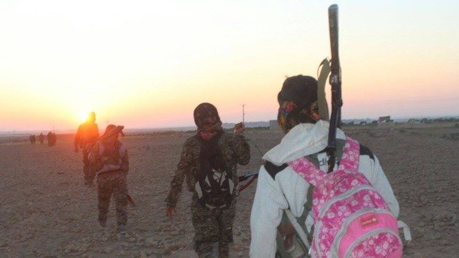 Lực lượng dân quân người Kurd trên đường tấn công tỉnh Raqqa