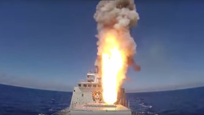 Chiến hạm Nga phóng tên lửa hành trình Calibr trên biển Địa Trung hải
