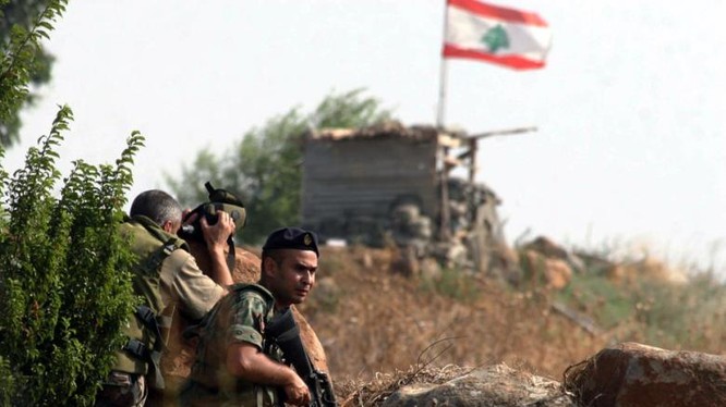Binh sĩ lực lượng vũ trang Lebanon trên tuyến biên giới với Syria