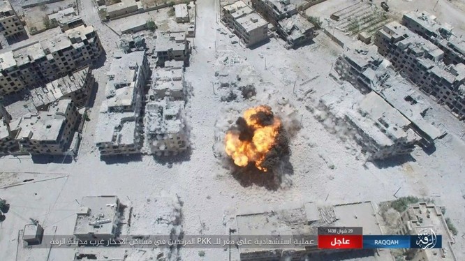 Một vụ đánh bom tự sát VBIED vào lực lượng SDF ở Raqqa