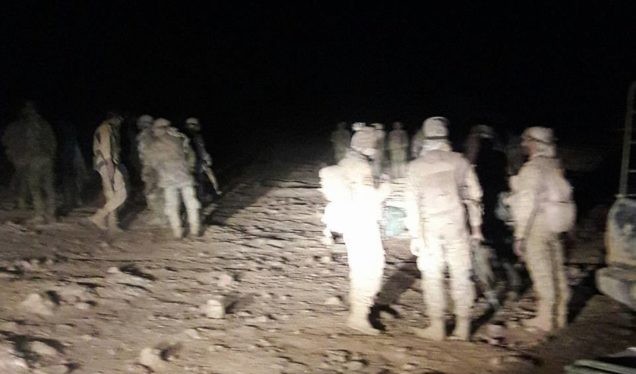 Binh sĩ lực lượng quân đoàn tình nguyện số 5 trên chiến trường gần thị trấn Al-Sukhnah