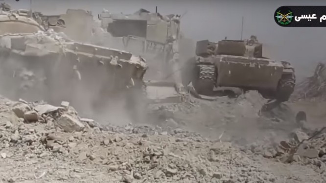 Xe tăng lực lượng Vệ binh Cộng hòa tấn công vào Đông Ghouta - ảnh video truyền thông quân đội Syria