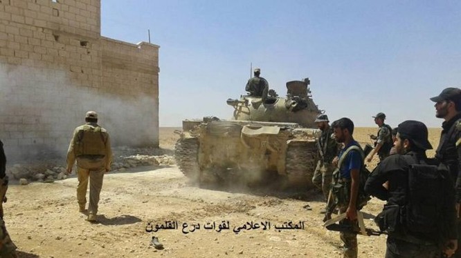 Binh sĩ quân đội Syria chiến đấu trên vùng sa mạc tỉnh Hama - ảnh minh họa của South Front