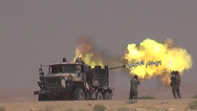Pháo binh quân đội Syria bắn phá mãnh liệt IS trên chiến trường Deir Ezzor - ảnh video