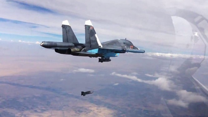 Máy bay ném bom Su-34, sử dụng vũ khí chính xác không kích IS - ảnh minh họa Masdar News