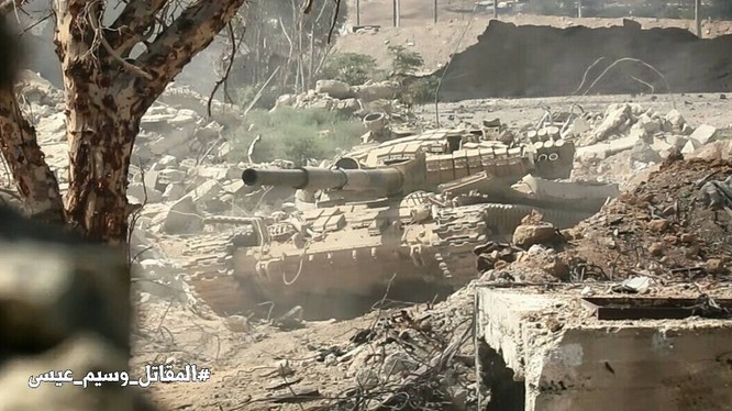 Xe tăng quân đội Syria tiến công trên hướng quận Jobar - AynTarma - ảnh Masdar News
