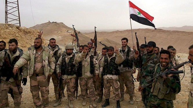 Quân đội Syria vượt qua hệ thống phòng thủ của IS, tiến vào thành phố Deir Ezzor