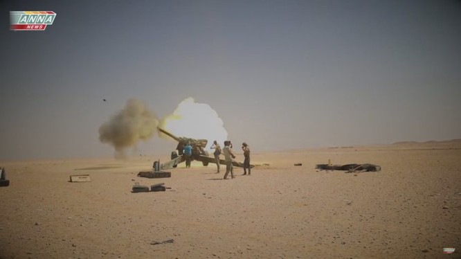 Pháo binh lực lượng Tiger tấn công IS trên sa mạc tỉnh Deir Ezzor - ảnh video