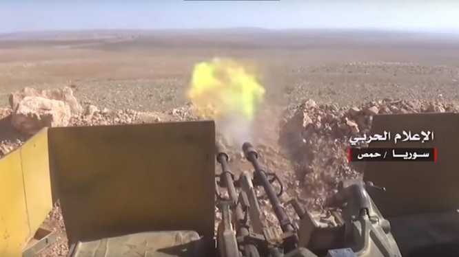 Quân đội Syria chiến đấu trên chiến trường Hama - ảnh video