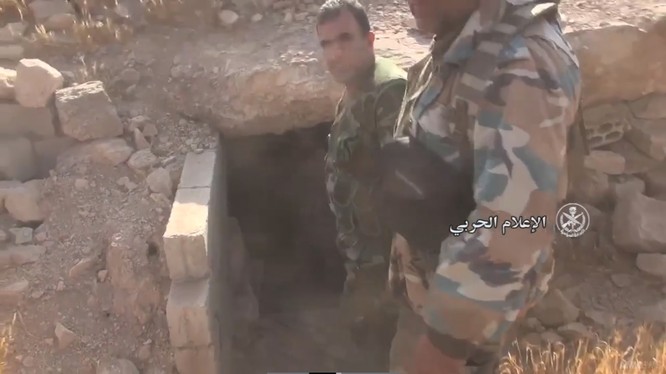 Quân đội Syria đánh chiếm một hầm ngầm của IS trên cao điểm vừa giải phóng - ảnh video truyền thông quân đội Syria