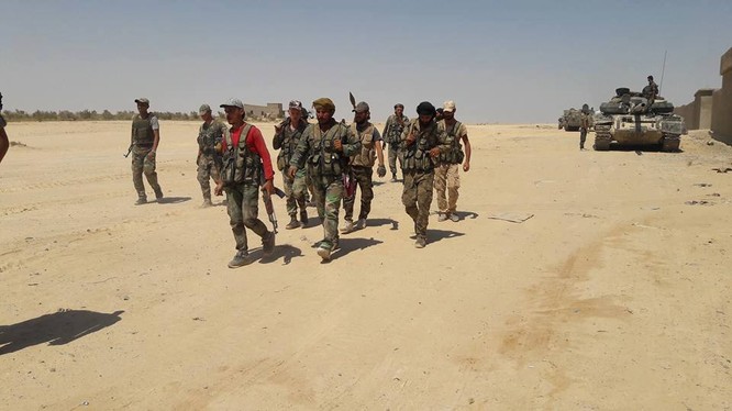 Lực lượng vũ trang Syria trên vùng sa mạc tỉnh Deir Ezzor - ảnh minh họa của Masdar News